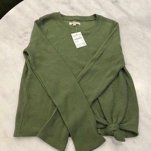New with tags green Madewell knit long sleeve shirt with knitted hem. Small
